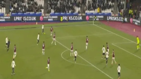 激战正酣！巴列卡诺vs皇家奥维耶多，14胜11负对决，西甲巅峰对决即将上演！